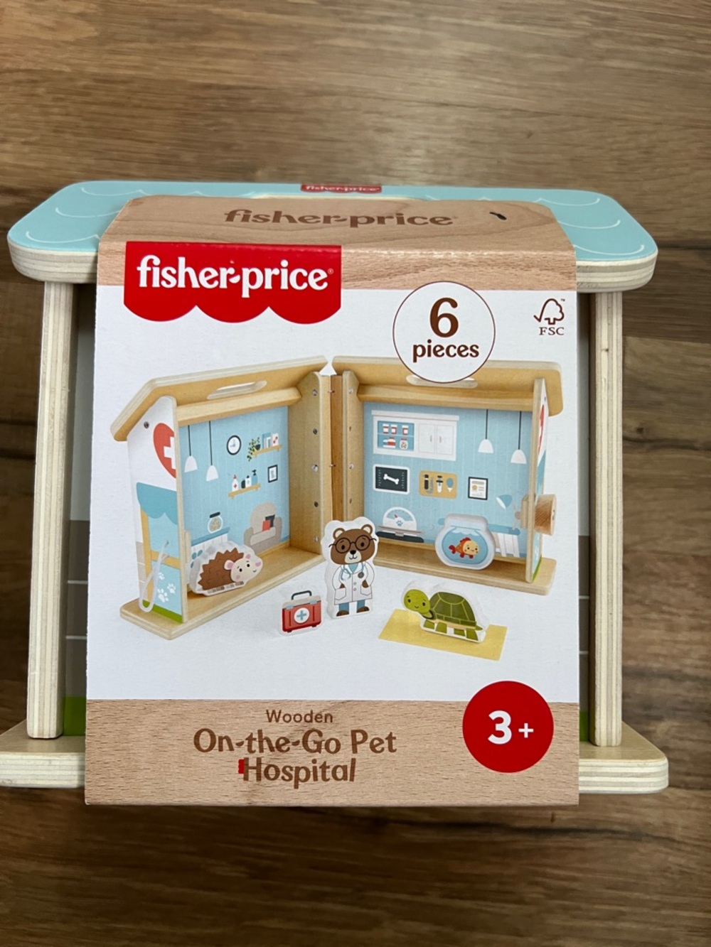 NWT Fisher-Price Wooden on-the-Go Pet Animal Hospital Dollhouse 6 Play Pieces